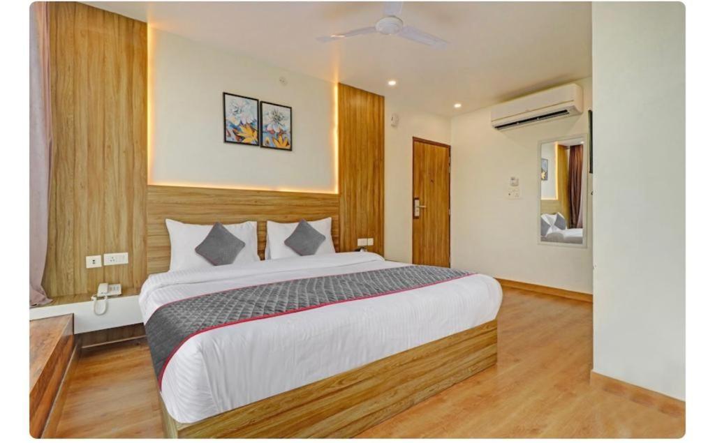 Hotel Sr Grand Gorakhpur Extérieur photo